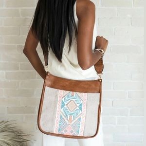 NWOT Jen&Co Chloe Tribal Crossbody Bag  Interchangeable “Guitar” Strap